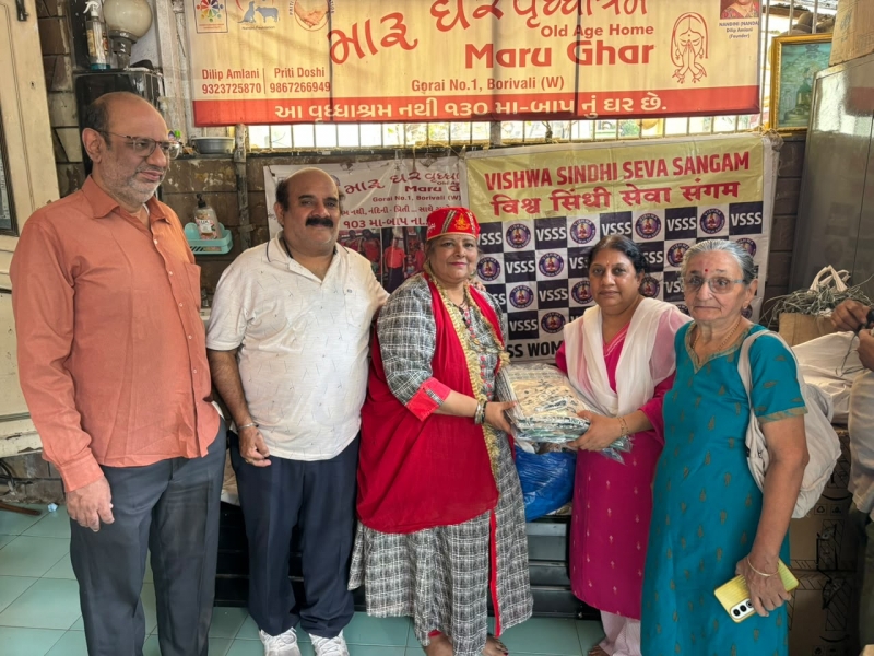 we distributed bedsheets to Maru Ghar Vriddhashram with packets of Biscuits.